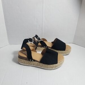 SODA WOMEN'S PLATFORM SANDALS SIZE 7